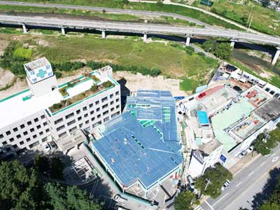 ÀÇÁ¤ºÎ º¸¶÷¿ä¾çº´¿ø °øÀÛ¹°(ÁõÃà)°ø»ç</br>
                ´ëÁöÀ§Ä¡:ÀÇÁ¤ºÎ½Ã ½Å°îµ¿  23-2¹øÁö</br>Áö»óÃþ ¿¬¸éÀû:3,614.31M2
                ÁÖÂ÷´ë¼ö:±âÁ¸:11 + Áõ°¡:124= 135 ´ë